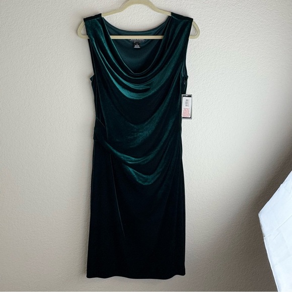 Jessica Howard Dresses & Skirts - Jessica Howard: Elegant Emerald Green Velvet Dress